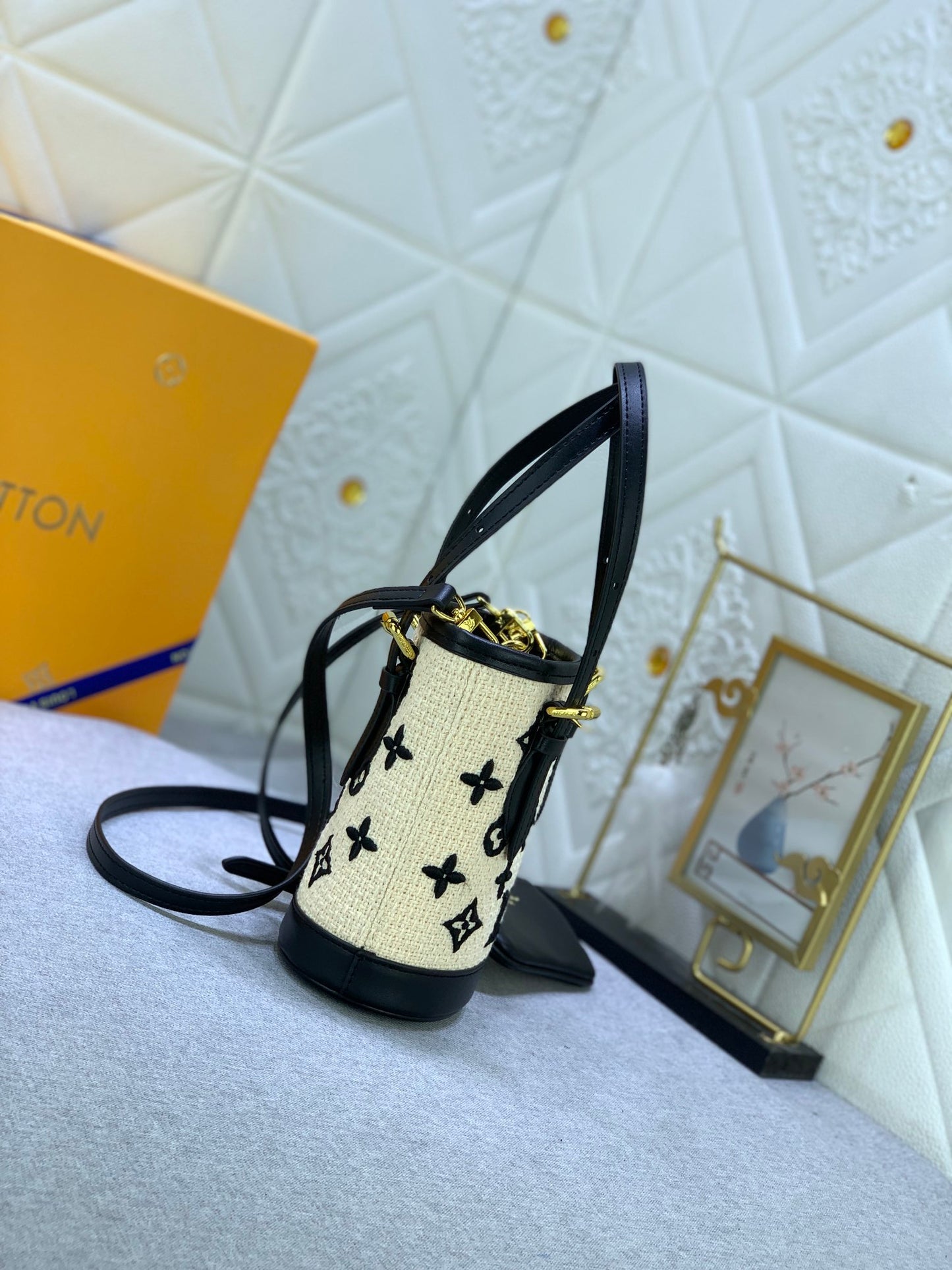 LEM167  New arrive fashion white and black color bag for woman beautiful gift to choose gift size to choose