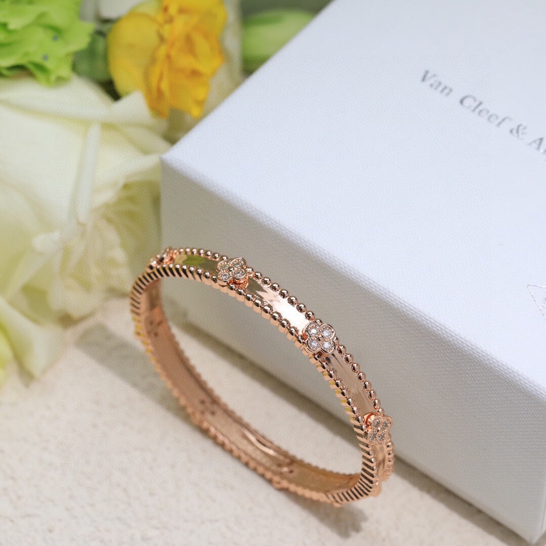 FY79 New arrive fashion gold color bangle for woman beautiful jewelry to choose gift