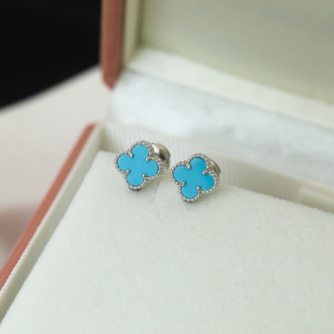 FY86   Fashion Design Stud flowerblue color Earring Charm For Women Gold  Earrings Jewelry