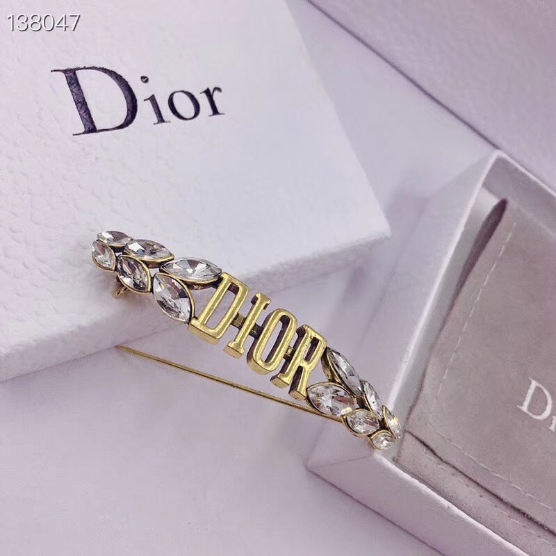 DR-34 New Fashion Brand Stainless Steel Jewelry Design Letter Crystal Stud Brooch For Women Gold