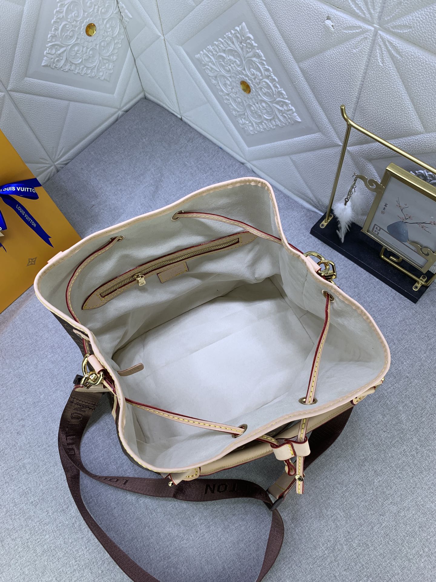 LEM58 new arrive  29x28x19cm Hot sale color fashion beautiful  bag for woman gift  to choose