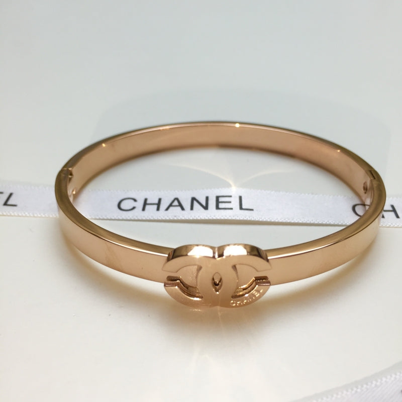 CB02 Luxury new Fashion Famous Titanium Steel Jewelry Design Letter Bangle beautiful For Women