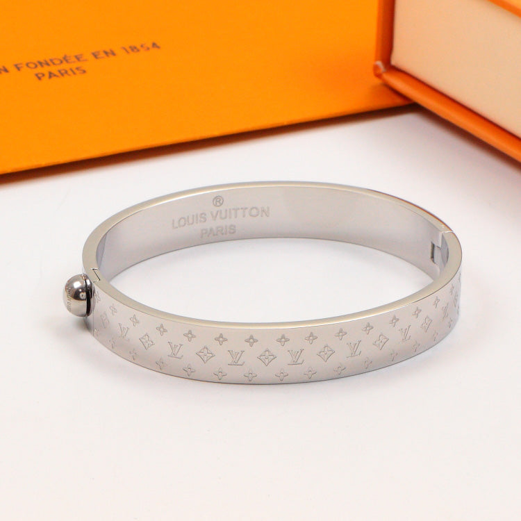 VT102 Titanium steel Hot sale fashion bracelet&bangle for woman size jewelry for woman gift come with dust bag