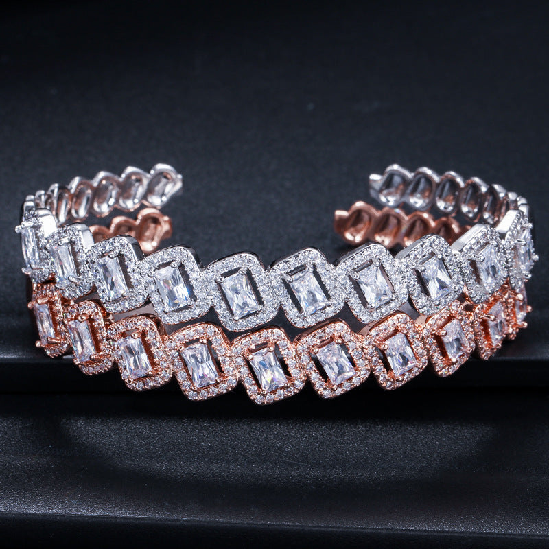 LEM18 Hot Selling Fashion Creative Hand Ornaments Luxury Shiny Crystal for Women's jewelry Open-ended Bracelet