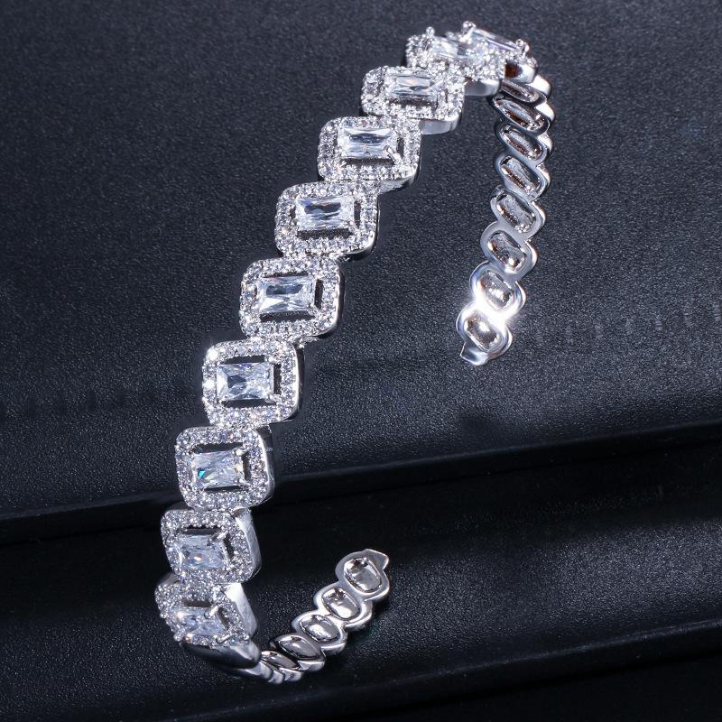 LEM18 Hot Selling Fashion Creative Hand Ornaments Luxury Shiny Crystal for Women's jewelry Open-ended Bracelet