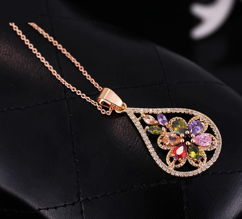 CREM11 New Fashion Luxury Pendant Flower Necklace For Women Color Crystal Retro Necklace Jewelry Birthday Gift